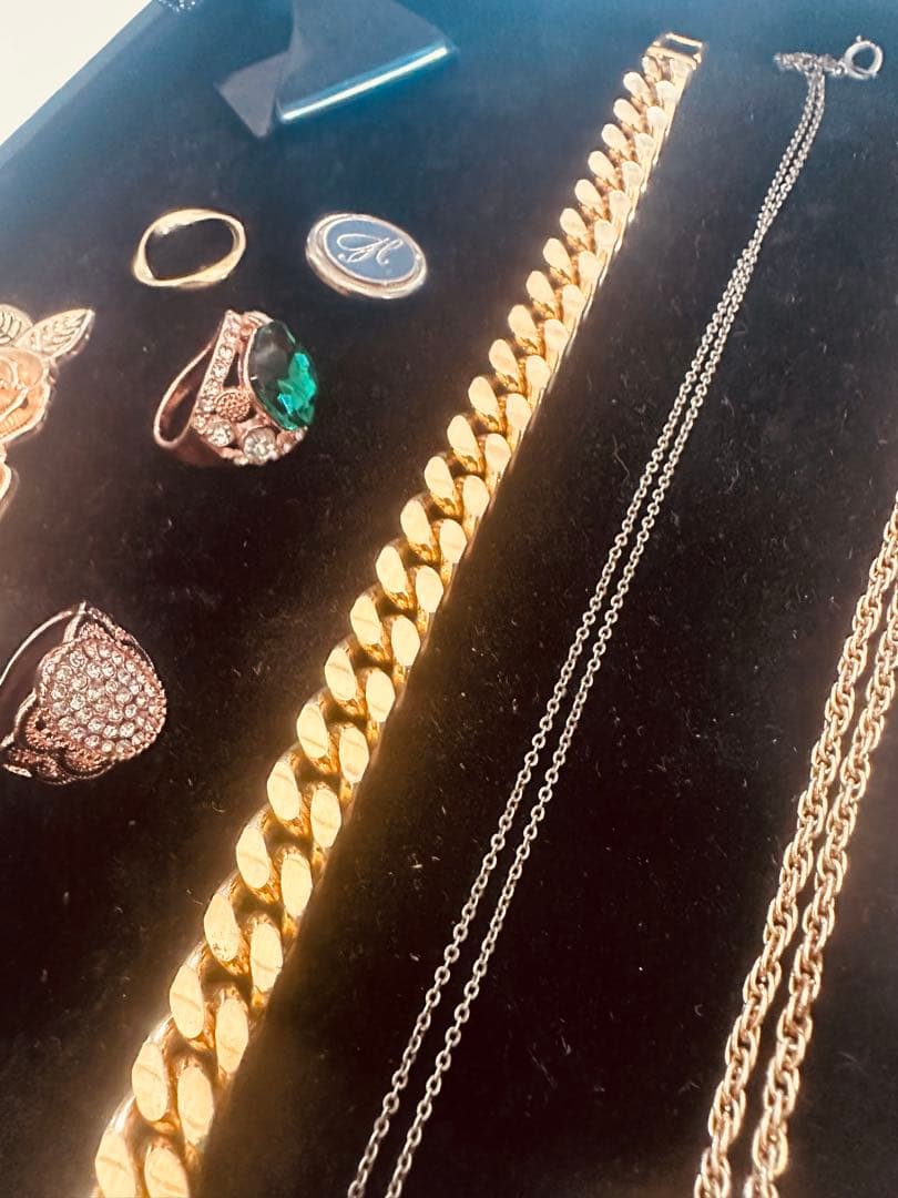 ニ*読様 遺品整理品と自分が頂いた物などになります。