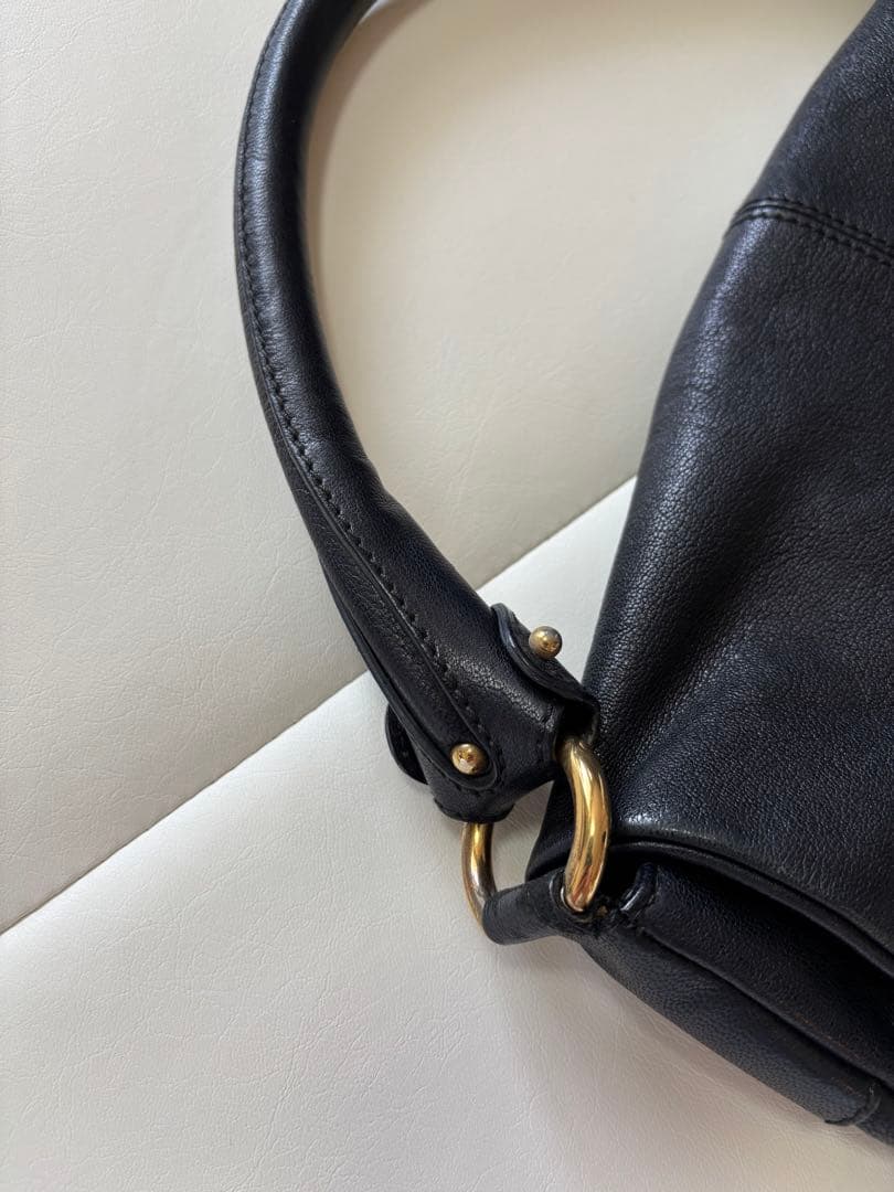 naoさま⭐︎Ferragamo フェラガモ　ヴァラブラックショルダーバッグ