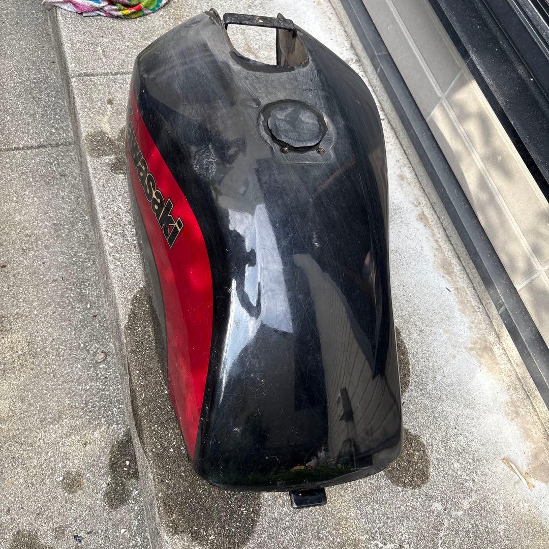 【まるポ】Kawasaki GPZ400F2 純正ガソリンタンク（赤×黒）