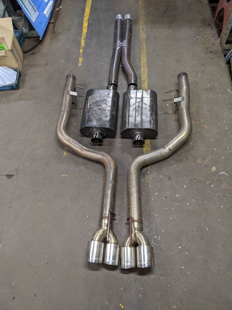 送料込み Flowmaster ダッジ チャレンジャー スキャットパック