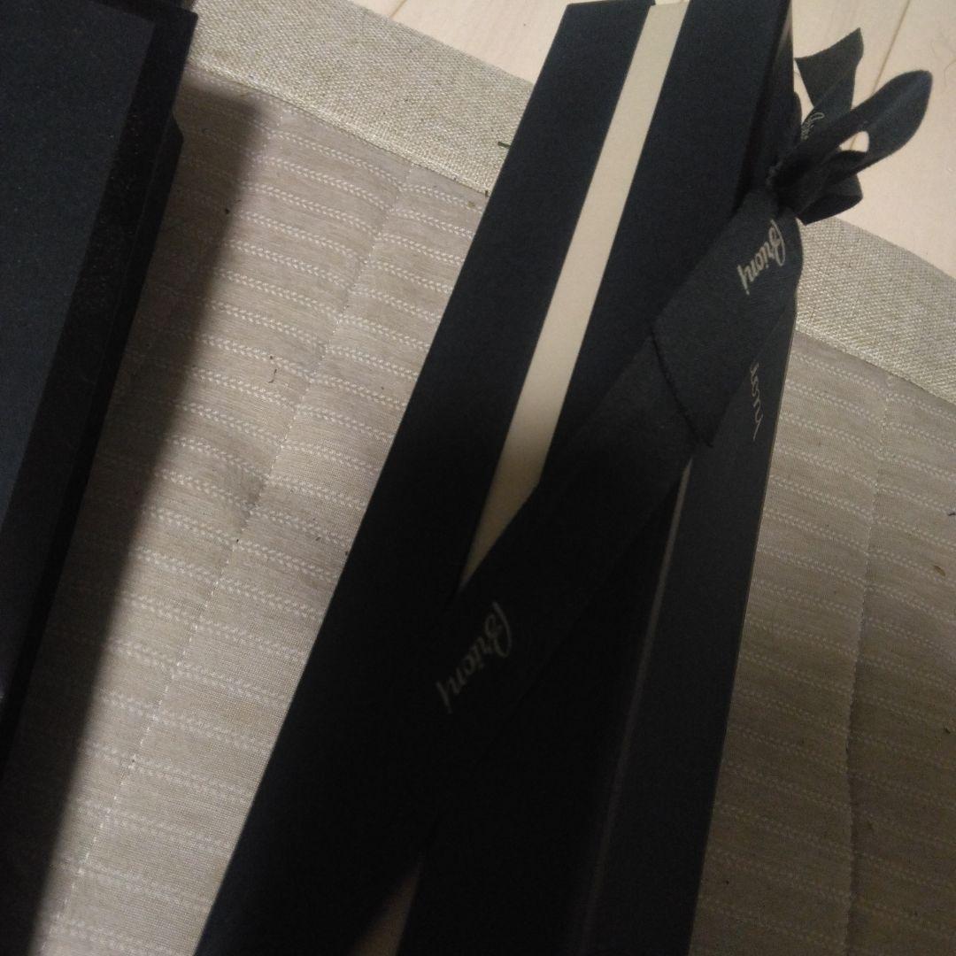 ss54000円の品　新品未使用　箱、ショッパー付き　Brioni