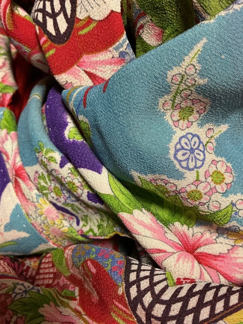 【アンティーク・大正ロマン】鮮やかな総柄の長襦袢　正絹　希少　A511