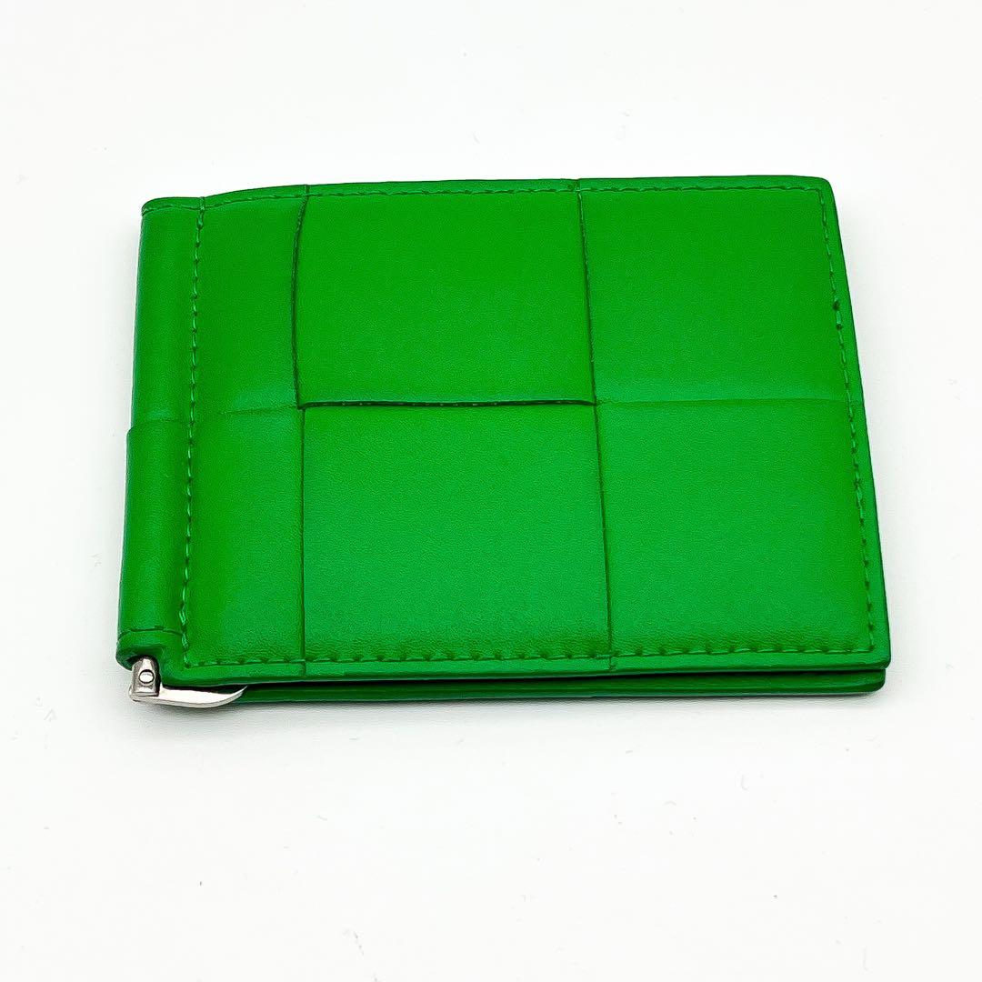 ボッテガヴェネタ【人気現行モデル】マキシイントレチャートマネークリップグリーン