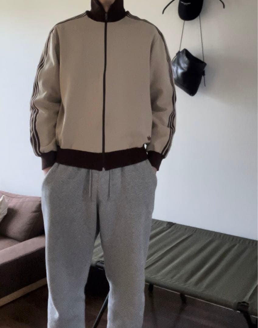 在原みゆ紀　adidas80’sデサント ジャージ ベージュ ブラウン