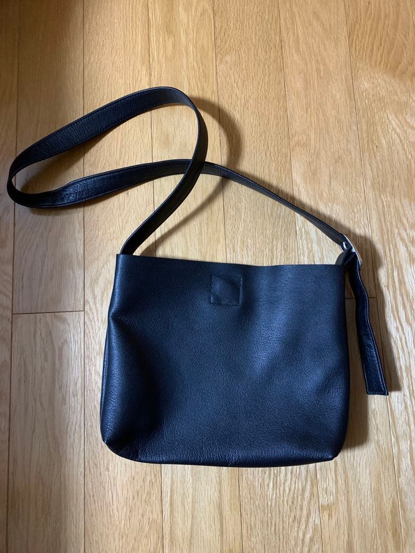 ATELIER 4.5 黒 レザー ショルダーバッグ