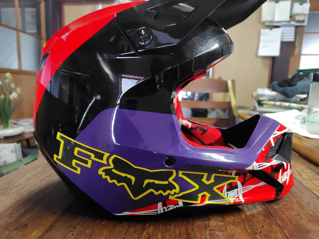 （XL61〜62cm）FOX V1 ヘルメット　バーブドワイヤー 傷あり