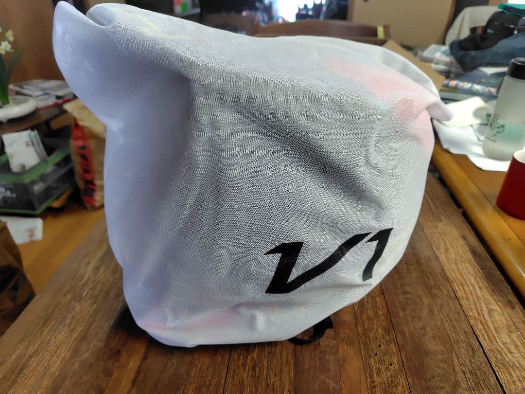 （XL61〜62cm）FOX V1 ヘルメット　バーブドワイヤー 傷あり