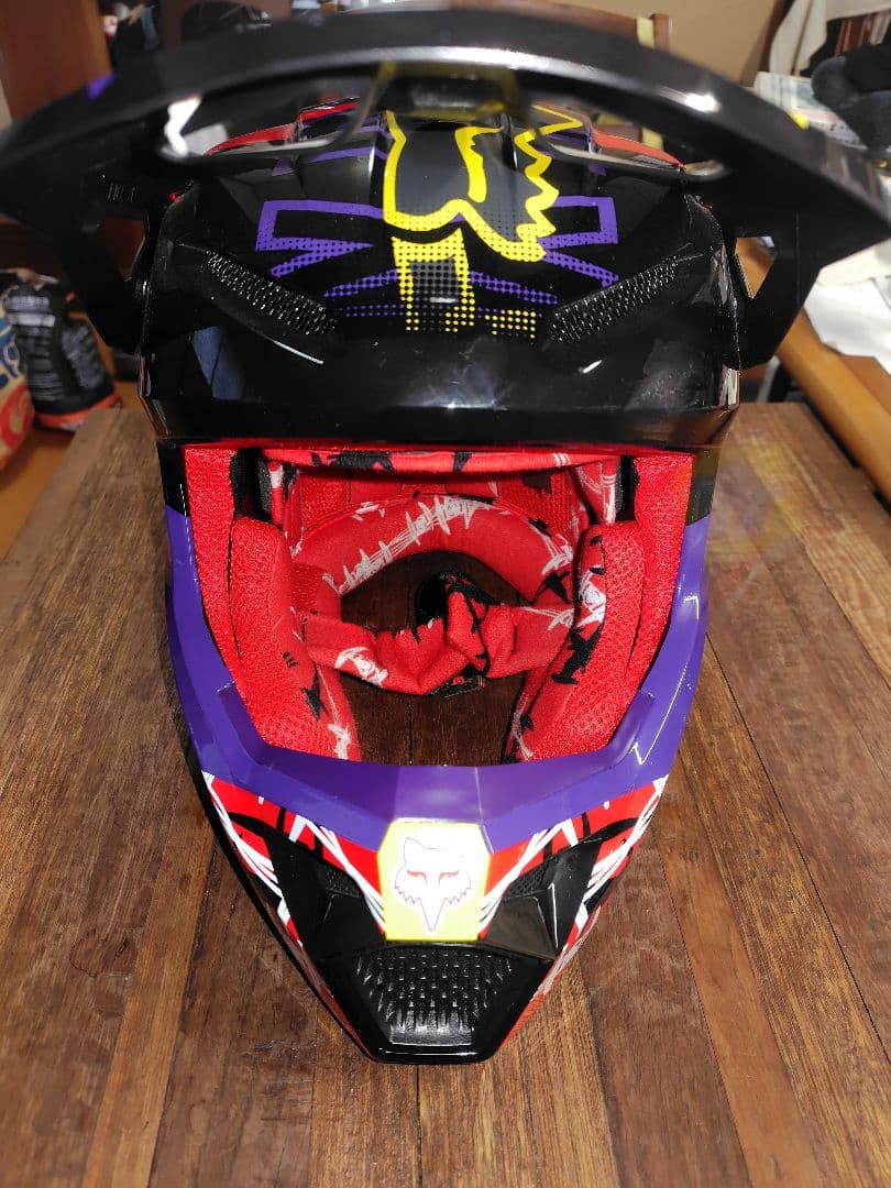 （XL61〜62cm）FOX V1 ヘルメット　バーブドワイヤー 傷あり