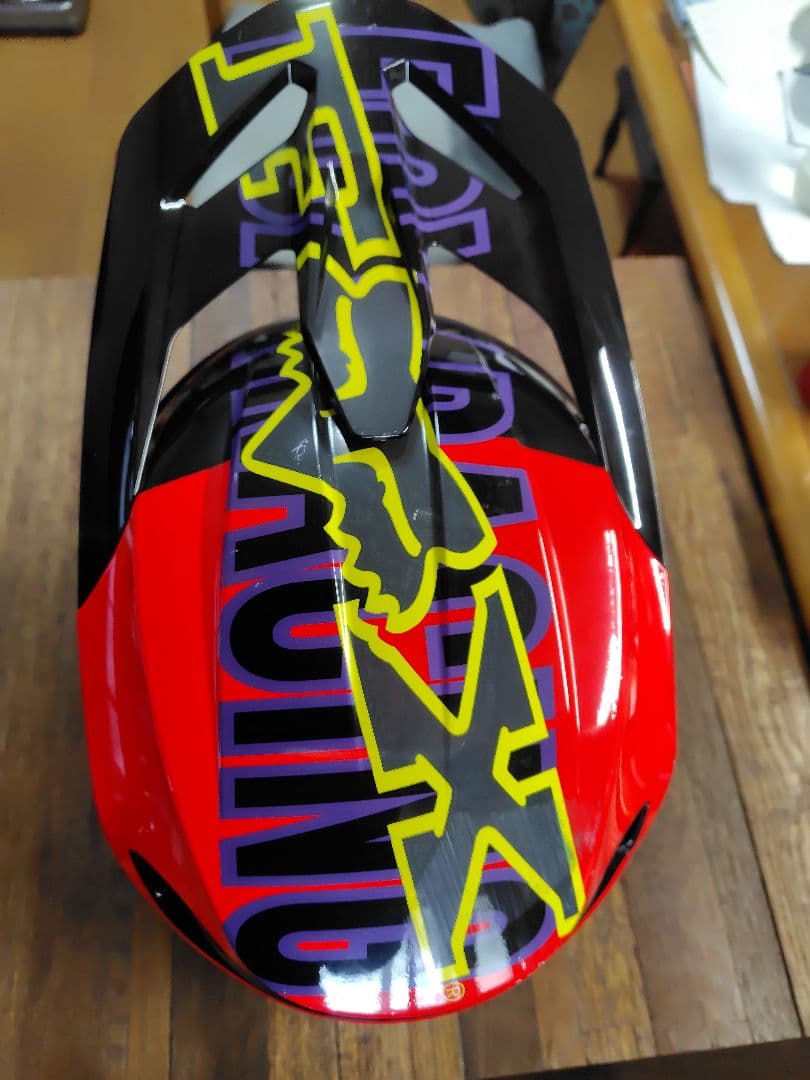 （XL61〜62cm）FOX V1 ヘルメット　バーブドワイヤー 傷あり