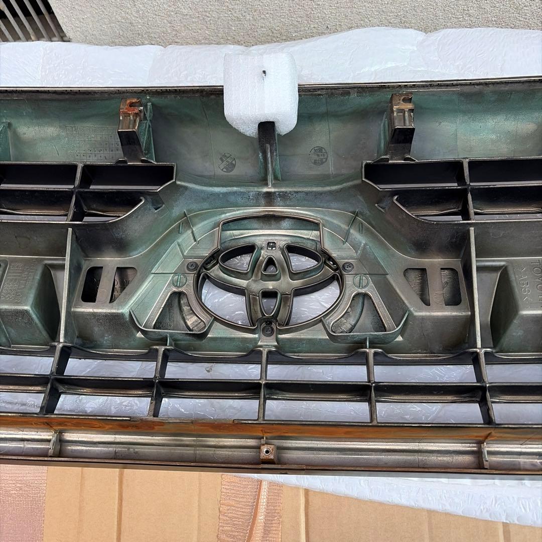 215 ハイラックスサーフ 後期 純正グリル