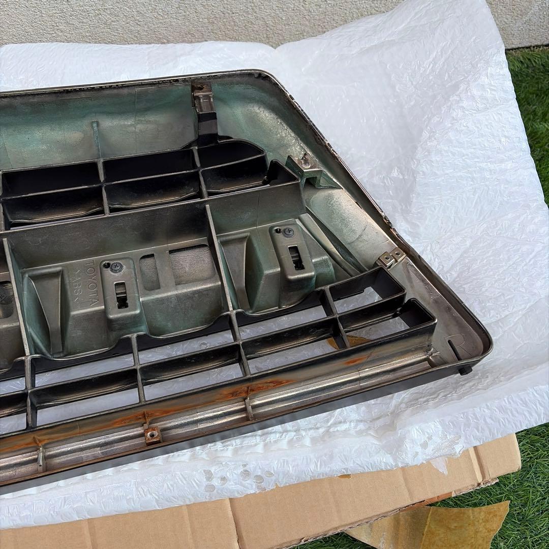 215 ハイラックスサーフ 後期 純正グリル