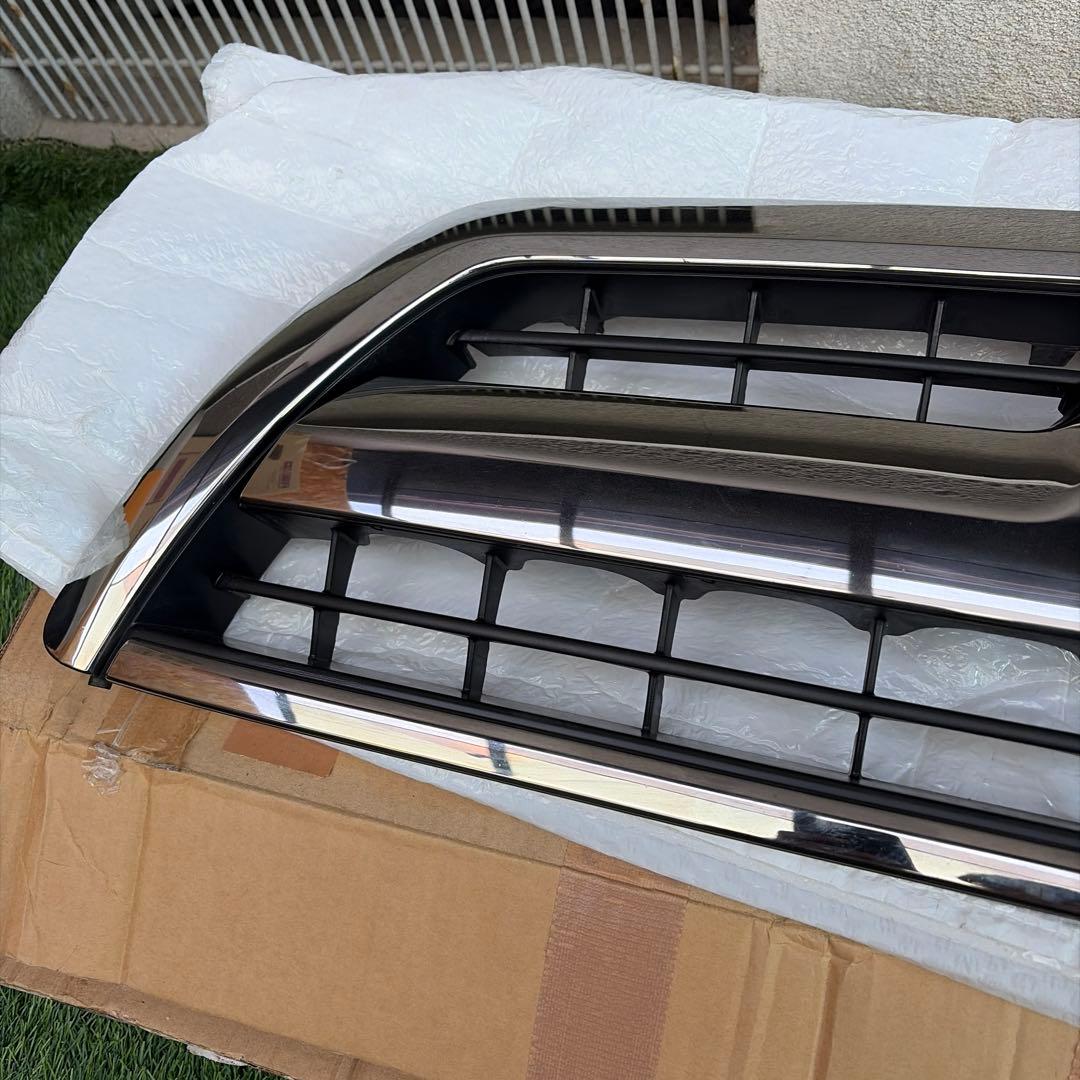 215 ハイラックスサーフ 後期 純正グリル