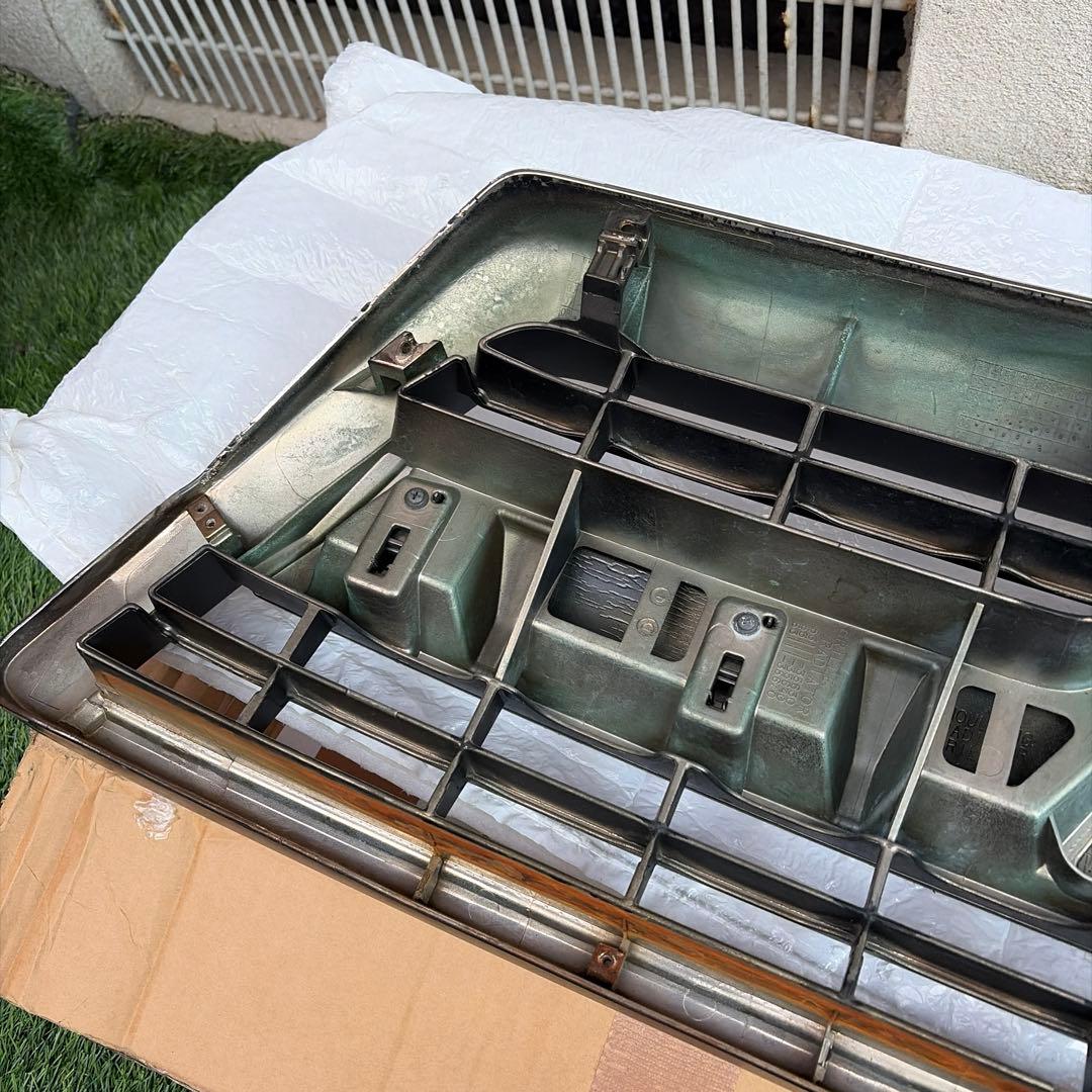 215 ハイラックスサーフ 後期 純正グリル