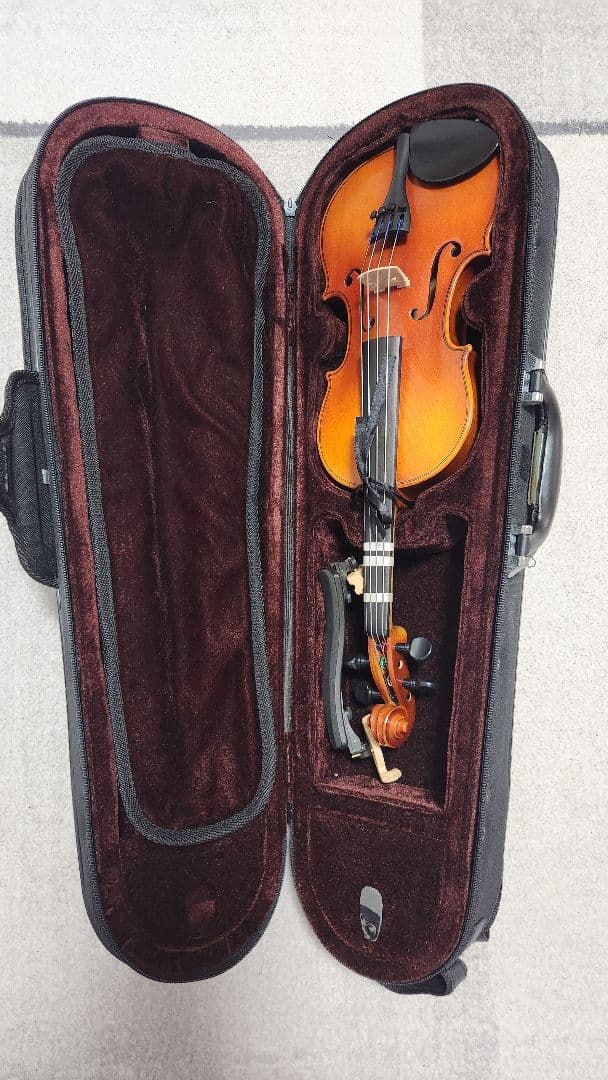 値下げしました！！スズキ バイオリン1/4 本体 黒いケース付き
