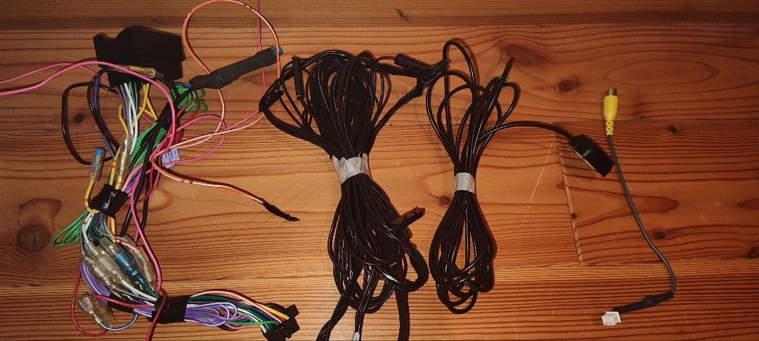 カロッツェリア 楽ナビ AVIC-RZ710 フルセグ　カーナビ