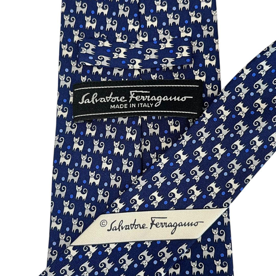 極美品⭐︎サルヴァトーレフェラガモ シルク100% イタリア製ネクタイ ブルー