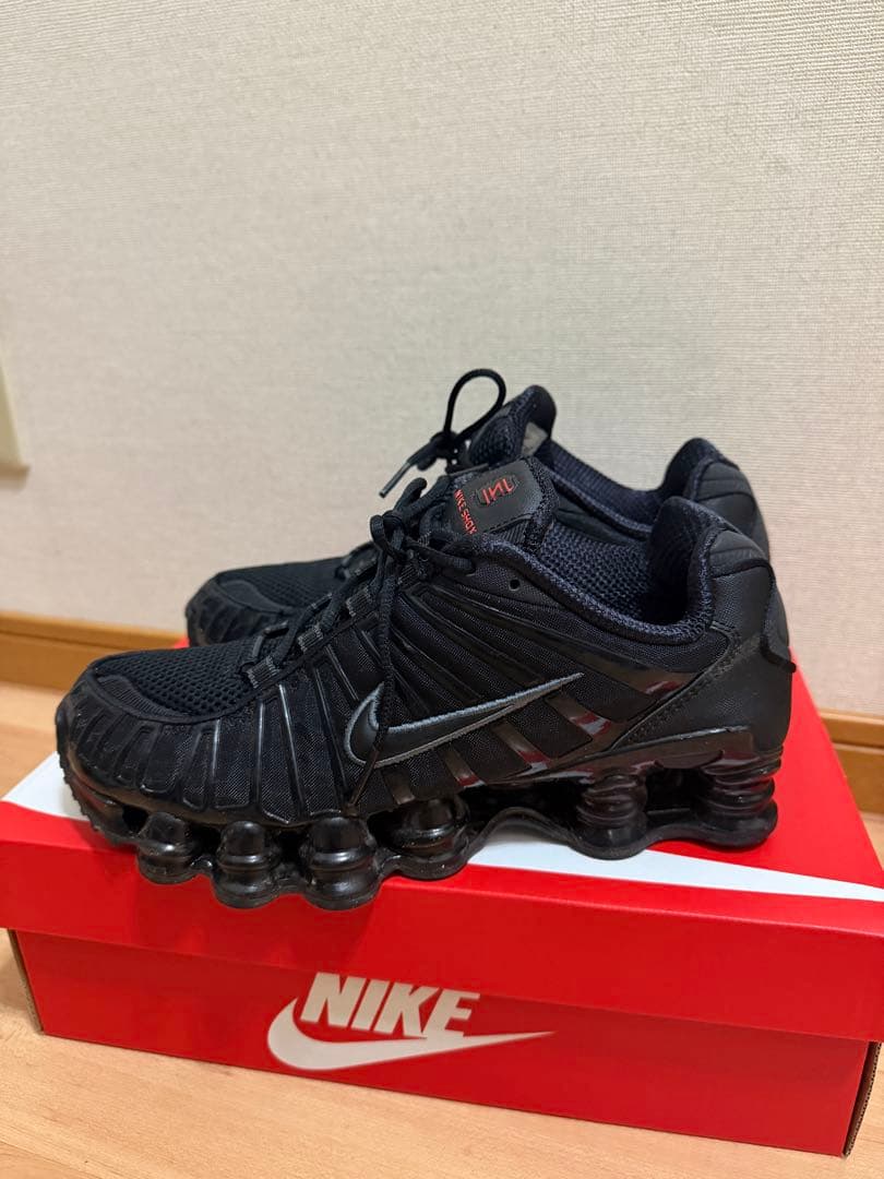 NIKE Shox ブラックスニーカー　24.5センチ
