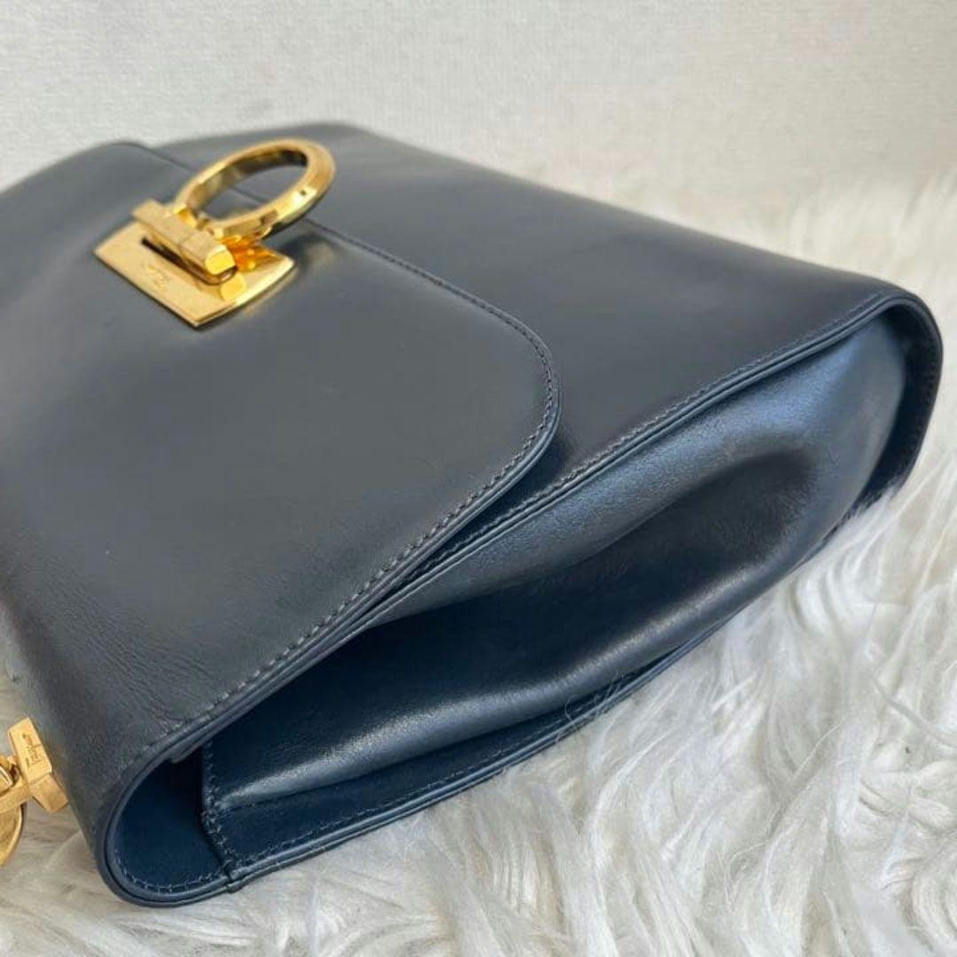 SalvatoreFerragamo ガンチーニ ショルダーバッグ レザー