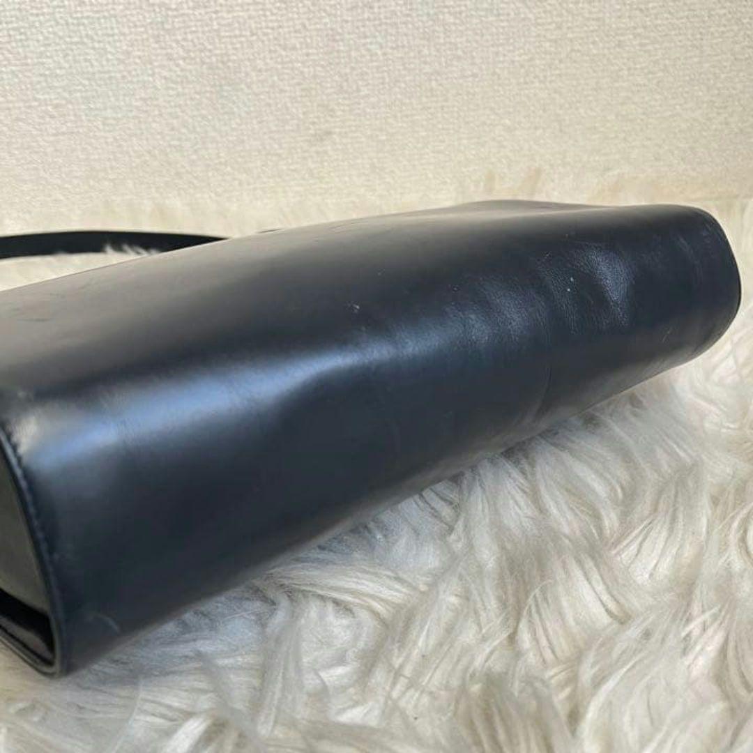 SalvatoreFerragamo ガンチーニ ショルダーバッグ レザー