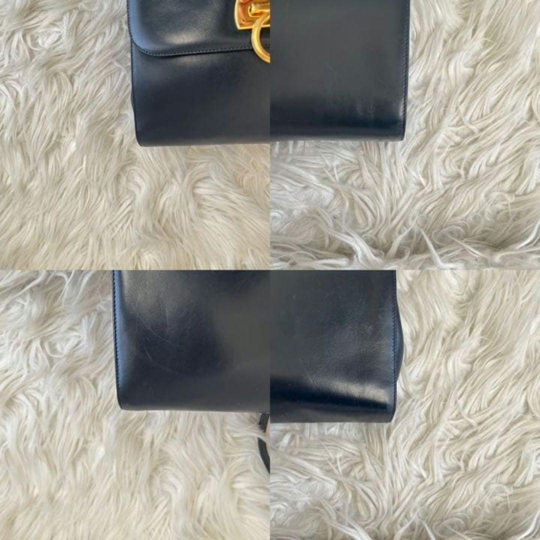 SalvatoreFerragamo ガンチーニ ショルダーバッグ レザー