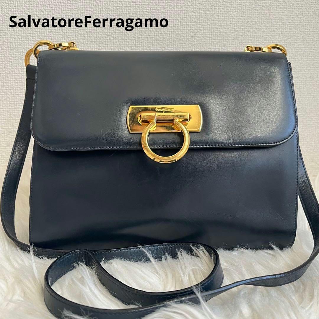 SalvatoreFerragamo ガンチーニ ショルダーバッグ レザー