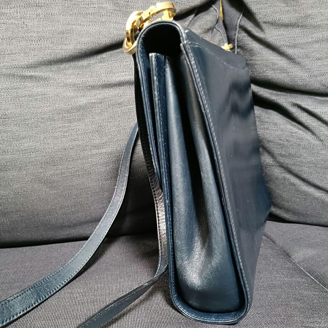 SalvatoreFerragamo ガンチーニ ショルダーバッグ レザー