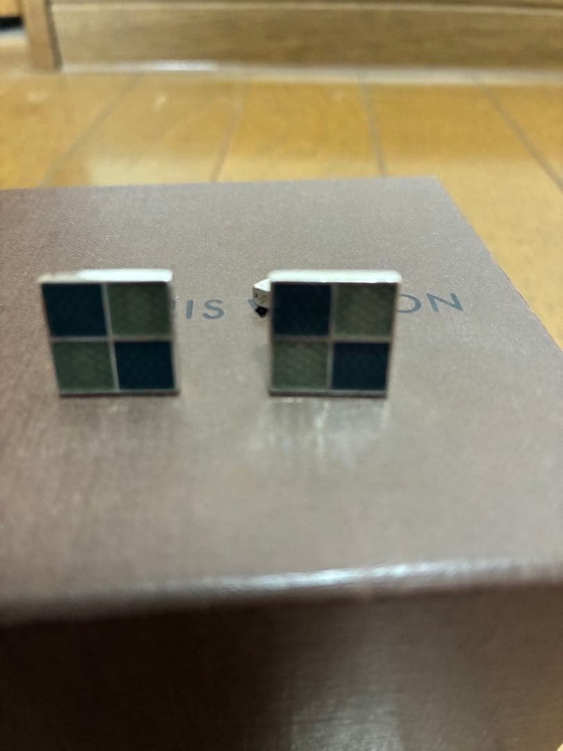 LOUIS VUITTON カフス