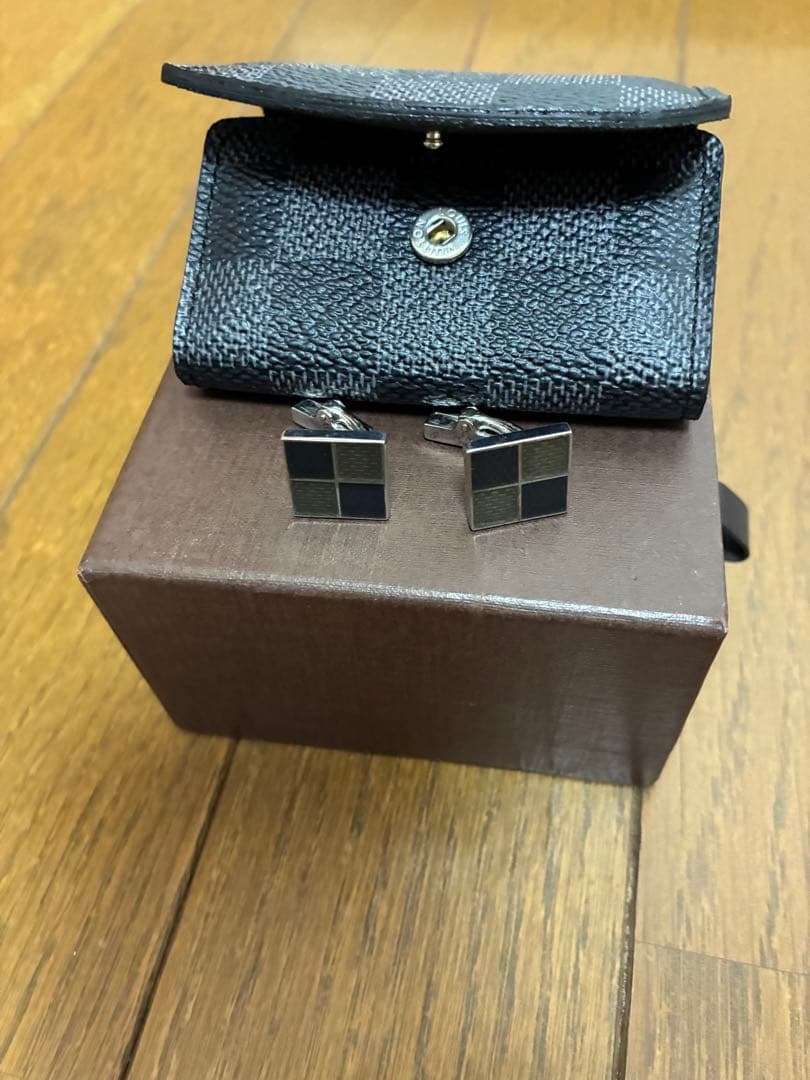 LOUIS VUITTON カフス