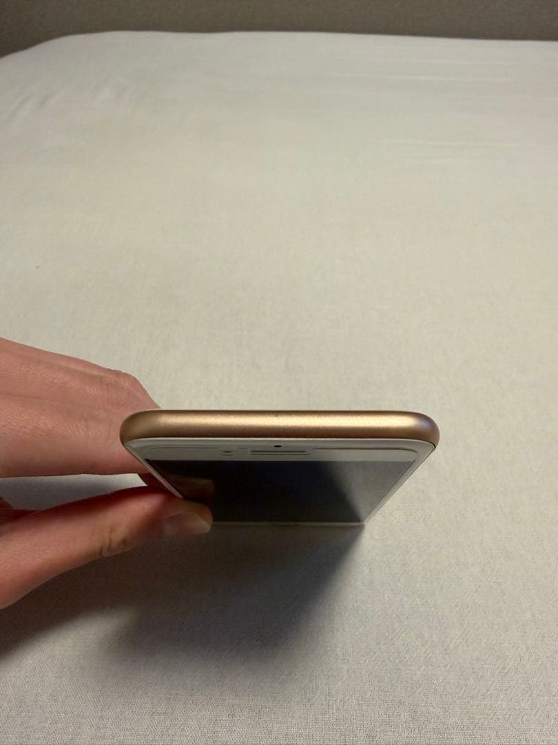 iPhone8 ゴールド　64GB SIMフリー　本体、箱、充電ケーブルあり