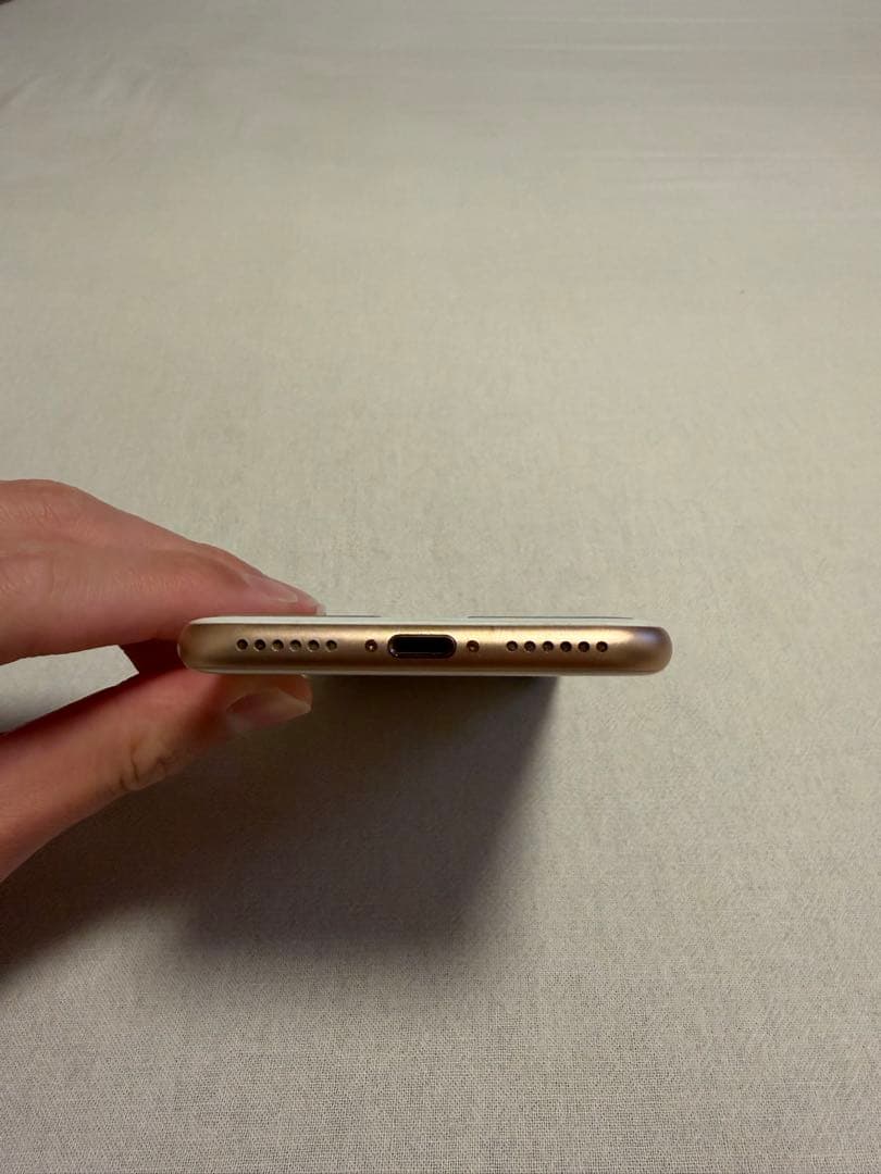 iPhone8 ゴールド　64GB SIMフリー　本体、箱、充電ケーブルあり