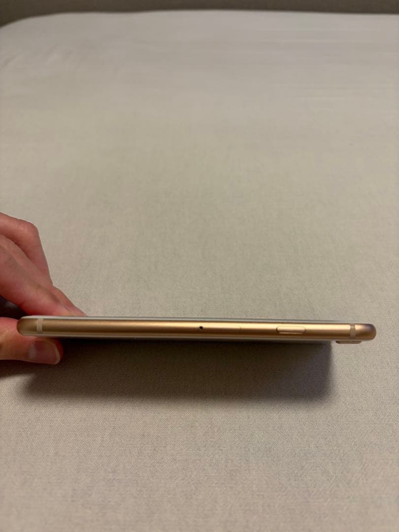 iPhone8 ゴールド　64GB SIMフリー　本体、箱、充電ケーブルあり