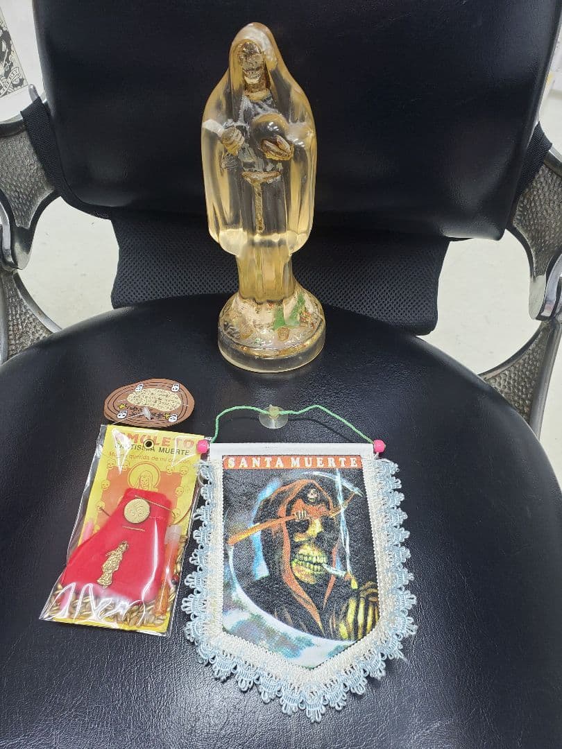 ギャングの神様　ビンテージサンタムエルテ像