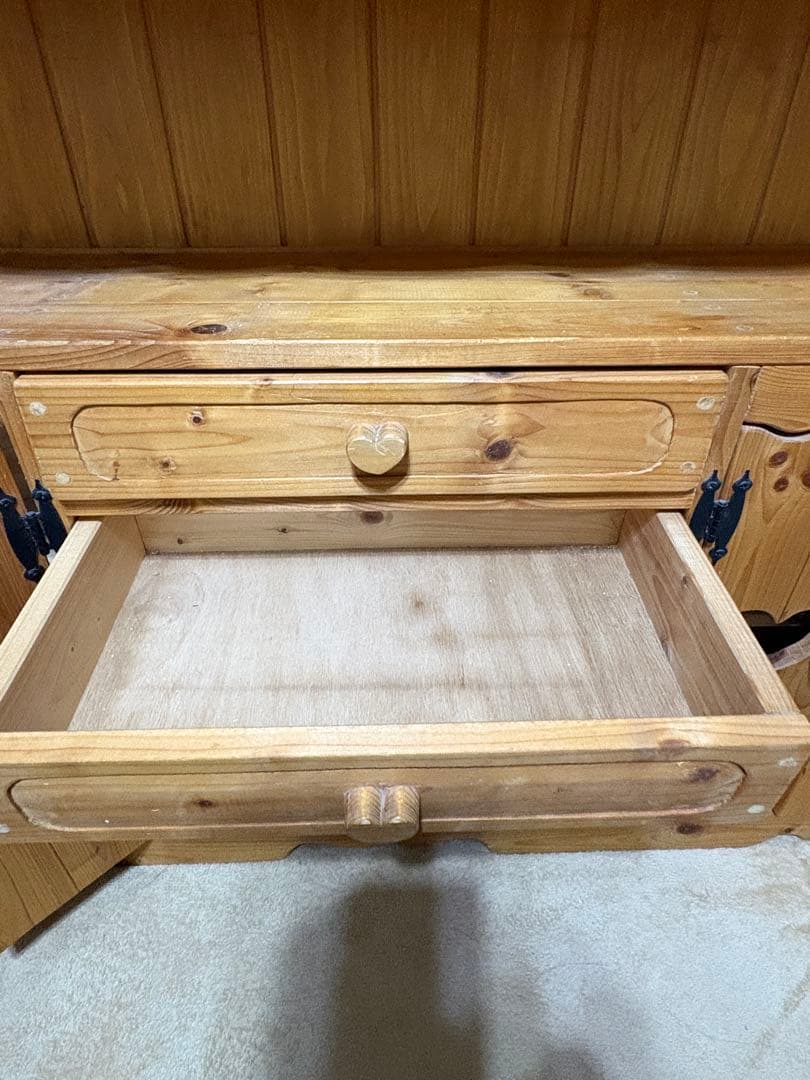 カントリー家具　ハート　キャビネット