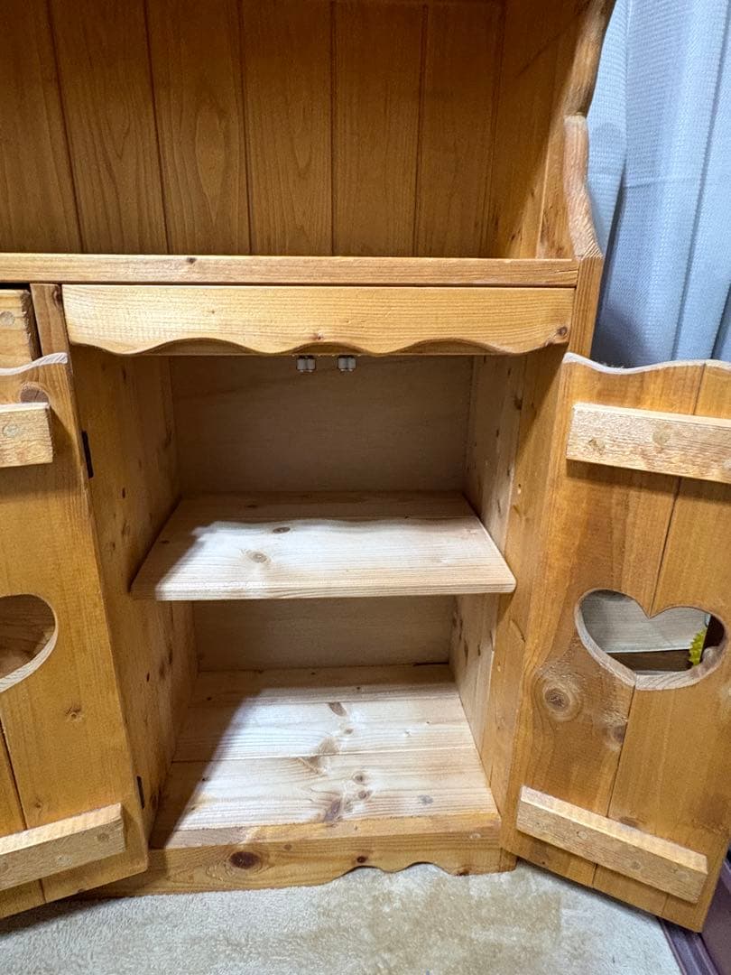 カントリー家具　ハート　キャビネット