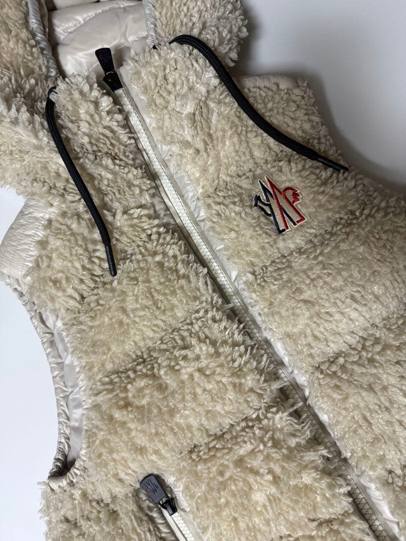 ¨*̮様 Moncler ダウンベスト フード付き