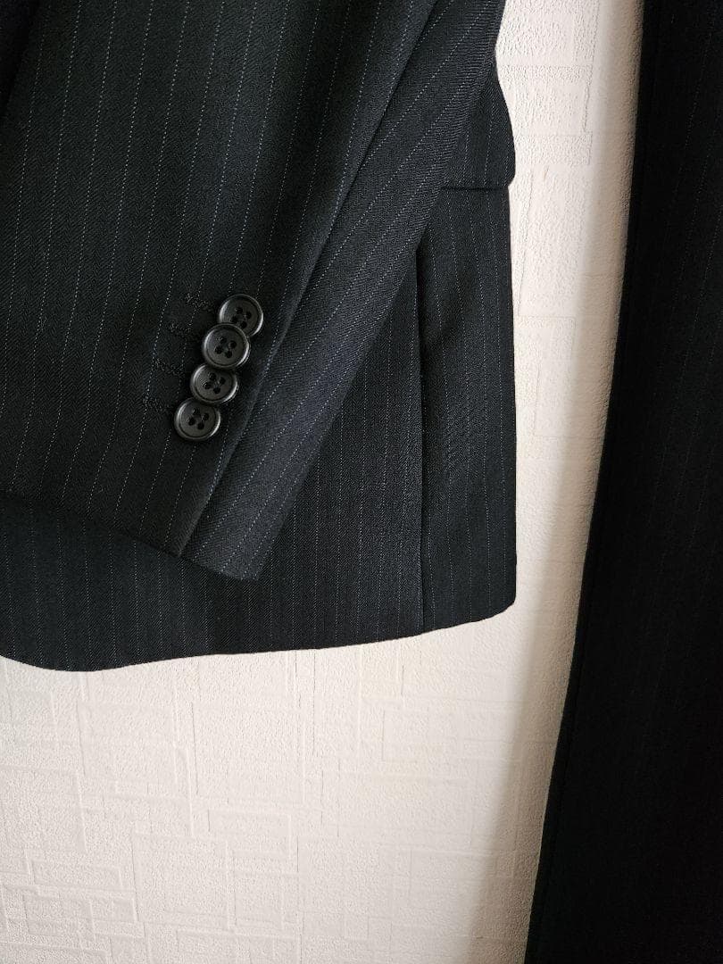 インアンドヤン　メンズ　スーツ　スリーピース　濃紺　ストライプ