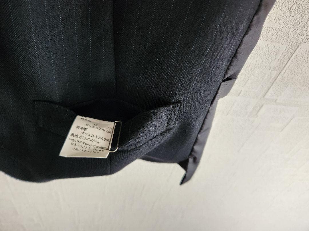 インアンドヤン　メンズ　スーツ　スリーピース　濃紺　ストライプ