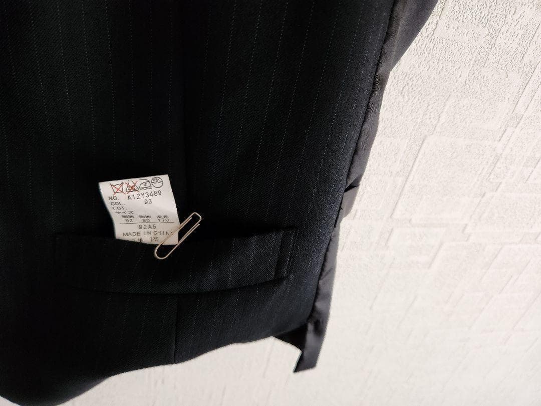 インアンドヤン　メンズ　スーツ　スリーピース　濃紺　ストライプ