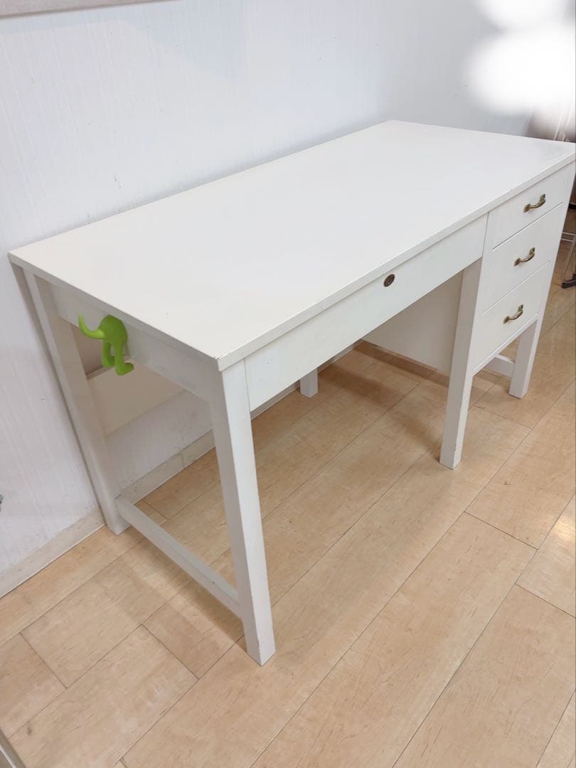 ホワイト木製デスク 3引き出し付き