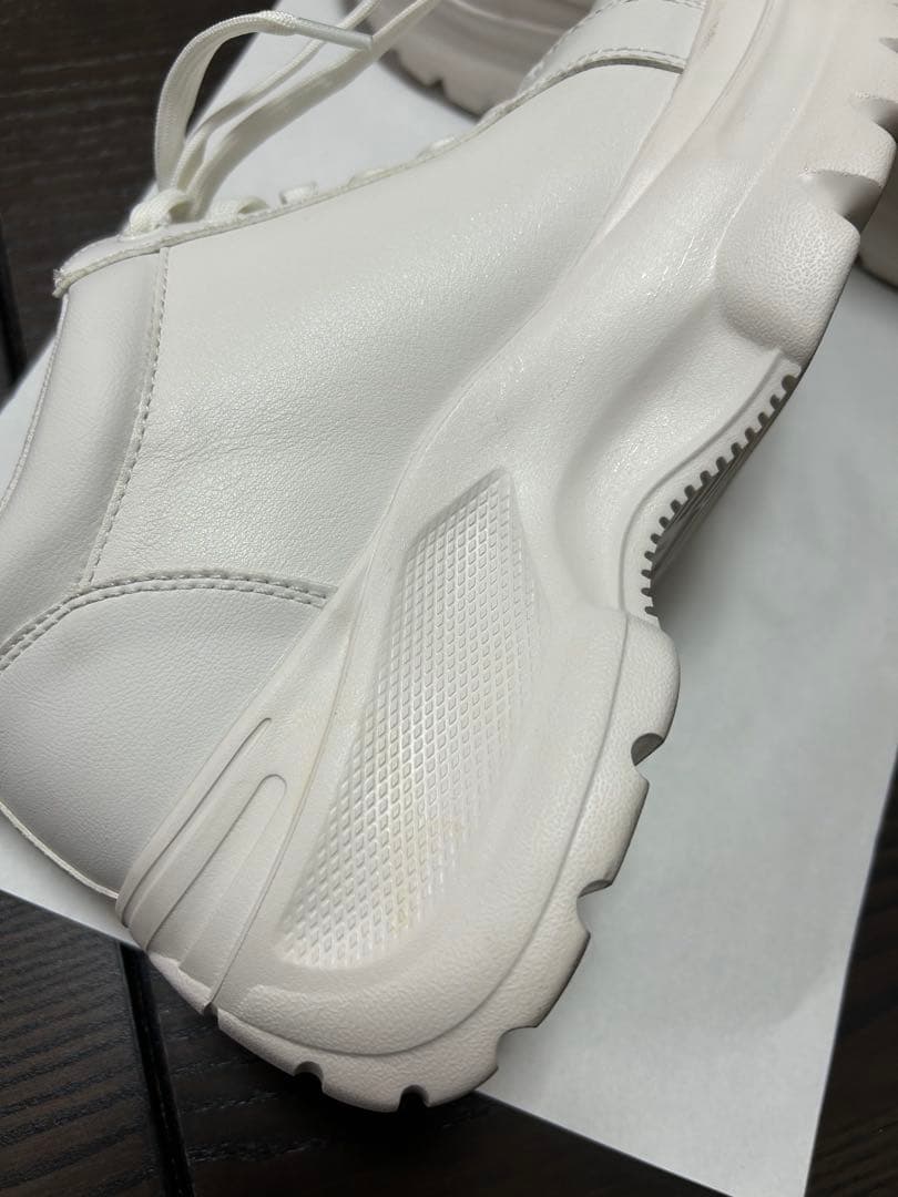 鈴木亜美 ホワイト 厚底 スニーカー