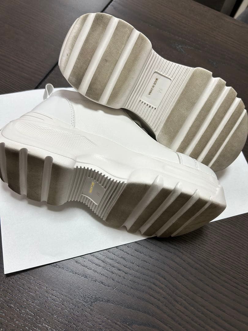 鈴木亜美 ホワイト 厚底 スニーカー