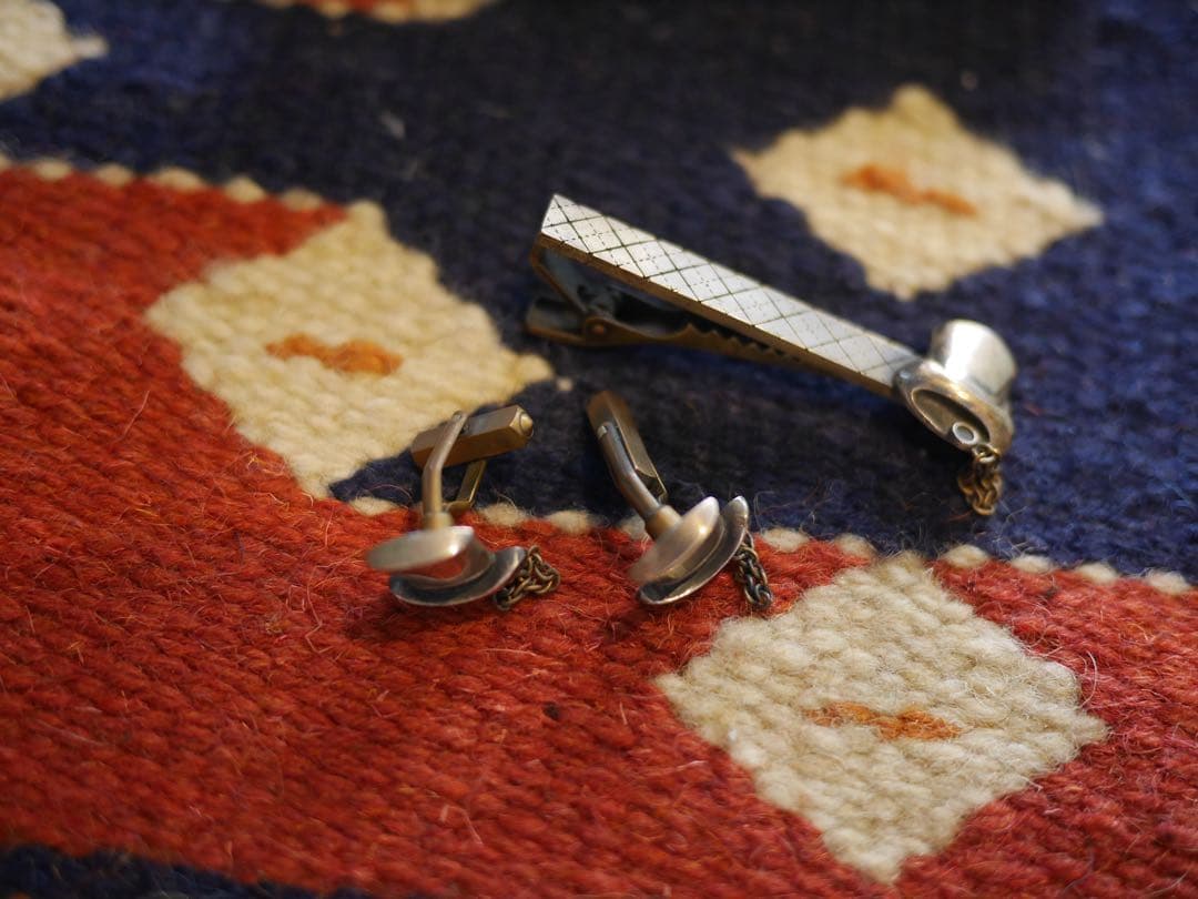 GLAD HAND シルバー ネクタイピン／カフスボタンセット　ハットタイプ