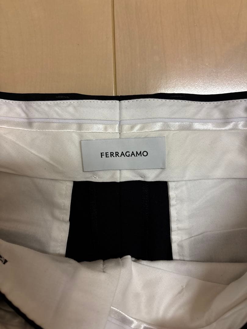 三*形様 【現行新作】FERRAGAMO フェラガモ バミューダパンツ 黒46ウ