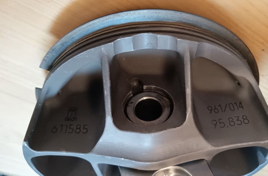 【超貴重品】 フェラーリ F1 2001 Tipo50 ピストン&コンロッド