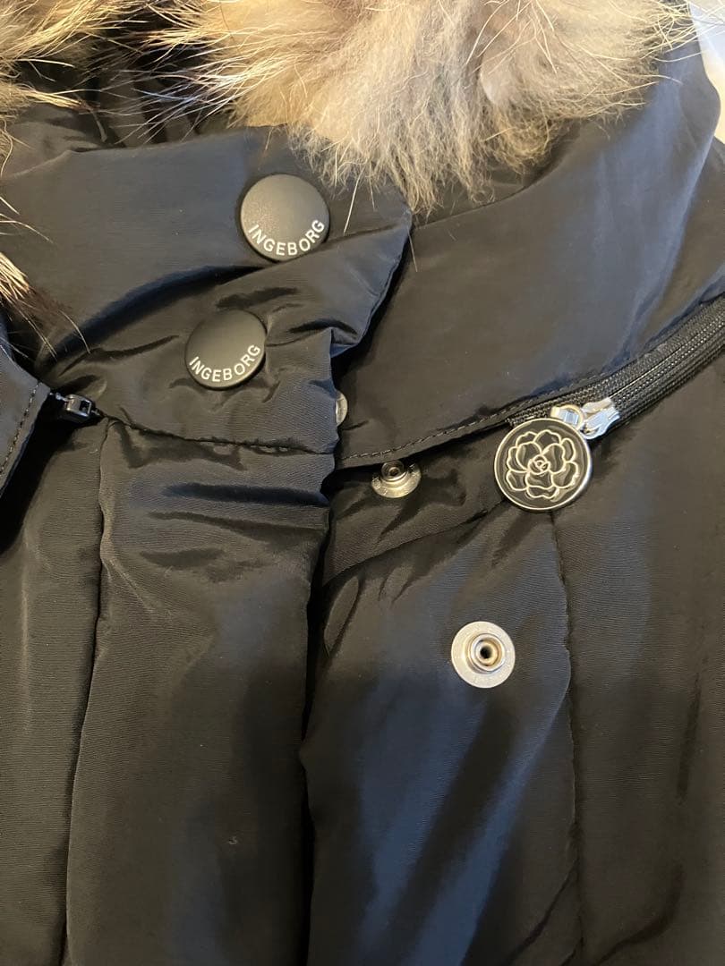 インゲボルグ　ファー付きブラックダウンベスト