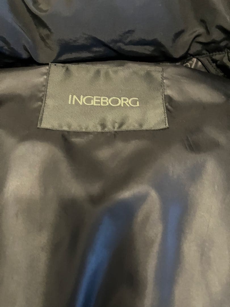 インゲボルグ　ファー付きブラックダウンベスト