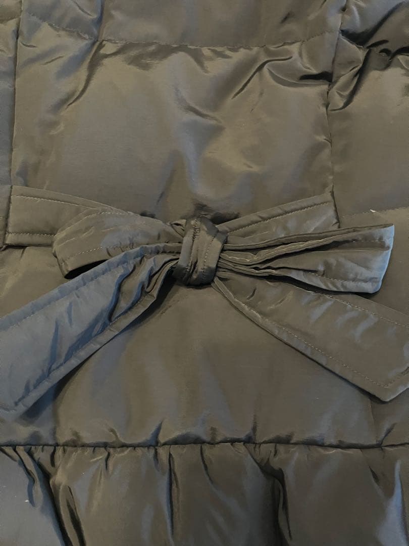 インゲボルグ　ファー付きブラックダウンベスト