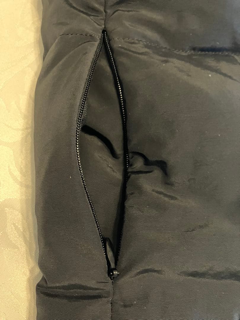 インゲボルグ　ファー付きブラックダウンベスト