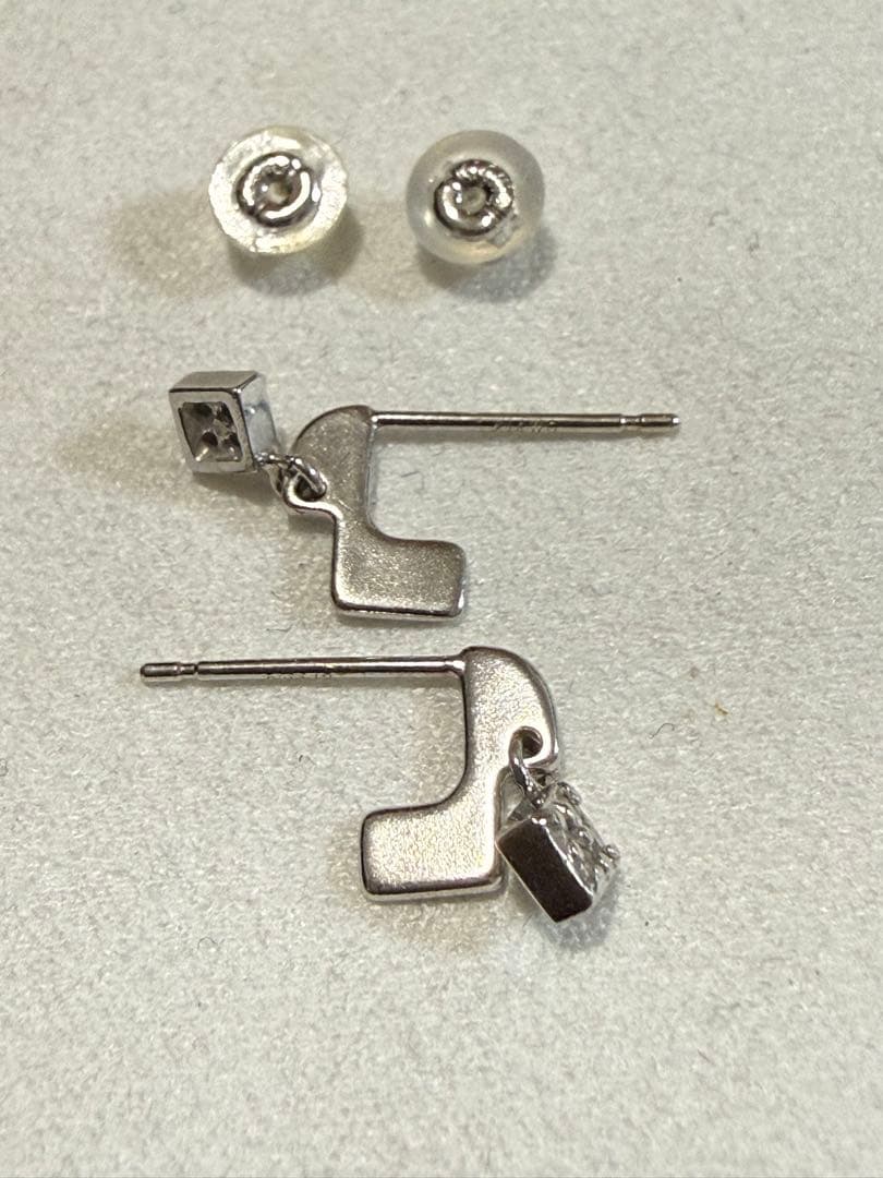 ★k14WGダイヤモンドピアス(両耳用)★