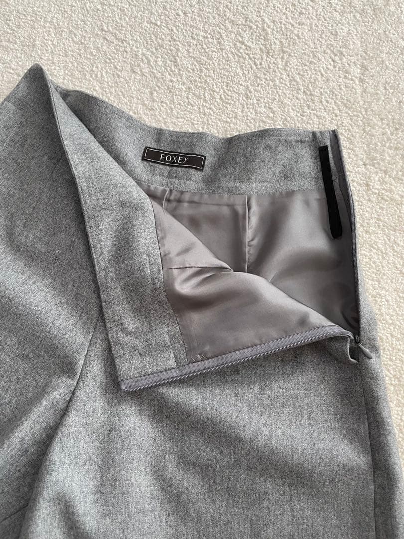 FOXEY グレー ハイウエストショートパンツ